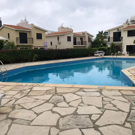Villa Luxurious 3-bed Villa, Modern Decor, Communal Pool Paphos