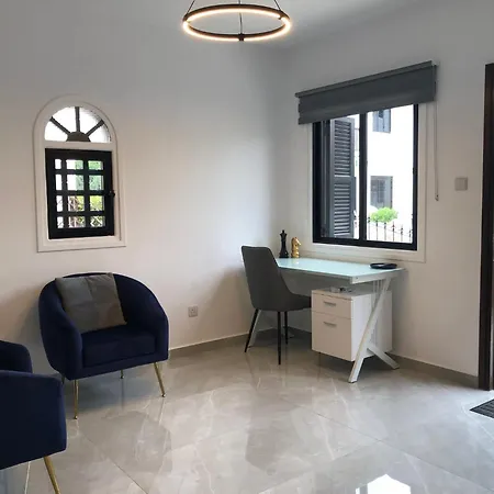 Villa Luxurious 3-bed Villa, Modern Decor, Communal Pool