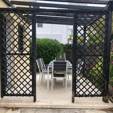 Villa Luxurious 3-bed Villa, Modern Decor, Communal Pool Paphos