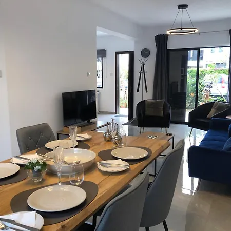 Luxurious 3-bed Villa, Modern Decor, Communal Pool * Paphos